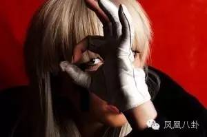 手势暗藏神秘代码、顶级明星纷纷效忠？娱乐圈竟还隐藏着神秘组织