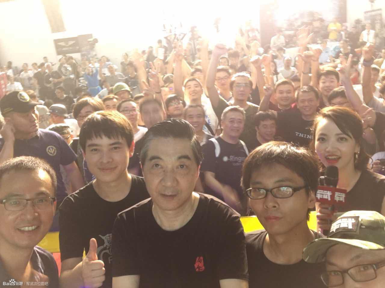 张召忠真的要当局座啦！这回真被玩坏，新节目发布会表情包诞生！