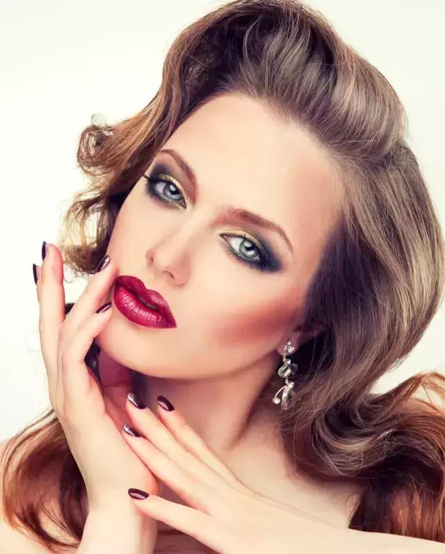 头发烫染后毛躁干枯怎么办,头发烫完干枯分叉怎么处理