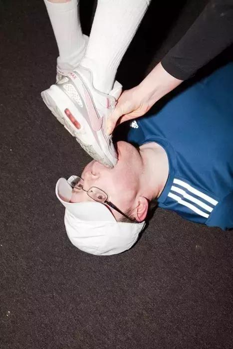 见过爱球鞋的，但是爱成这样的，你见过吗？