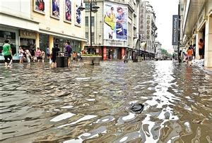 暴风雨来临请做好防洪准备,最强降雨即将来袭请做好安全防范