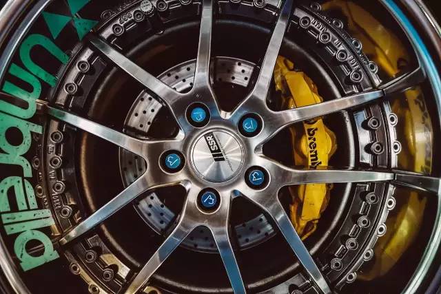 玩改装就要自己动手,玩改装的奔驰