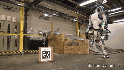 机器人被人类囚禁5000年后,机器人遭折磨后反击人类