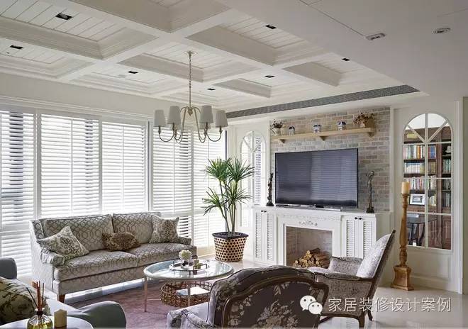 美式乡村温馨质朴,美式乡村风格挑空客厅沙发背景墙