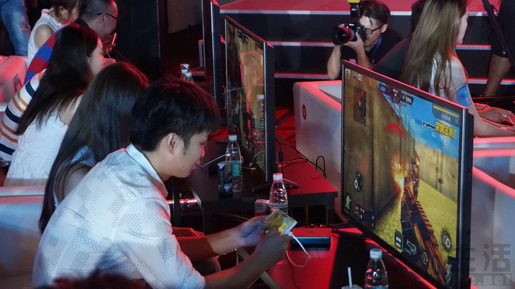 “微游戏机”弯道超车,腾讯切入客厅娱乐市场