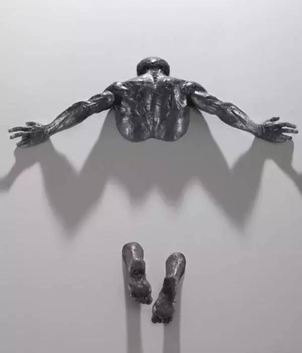 意大利雕塑家（Matteo）人体大胆艺术：挣脱束缚