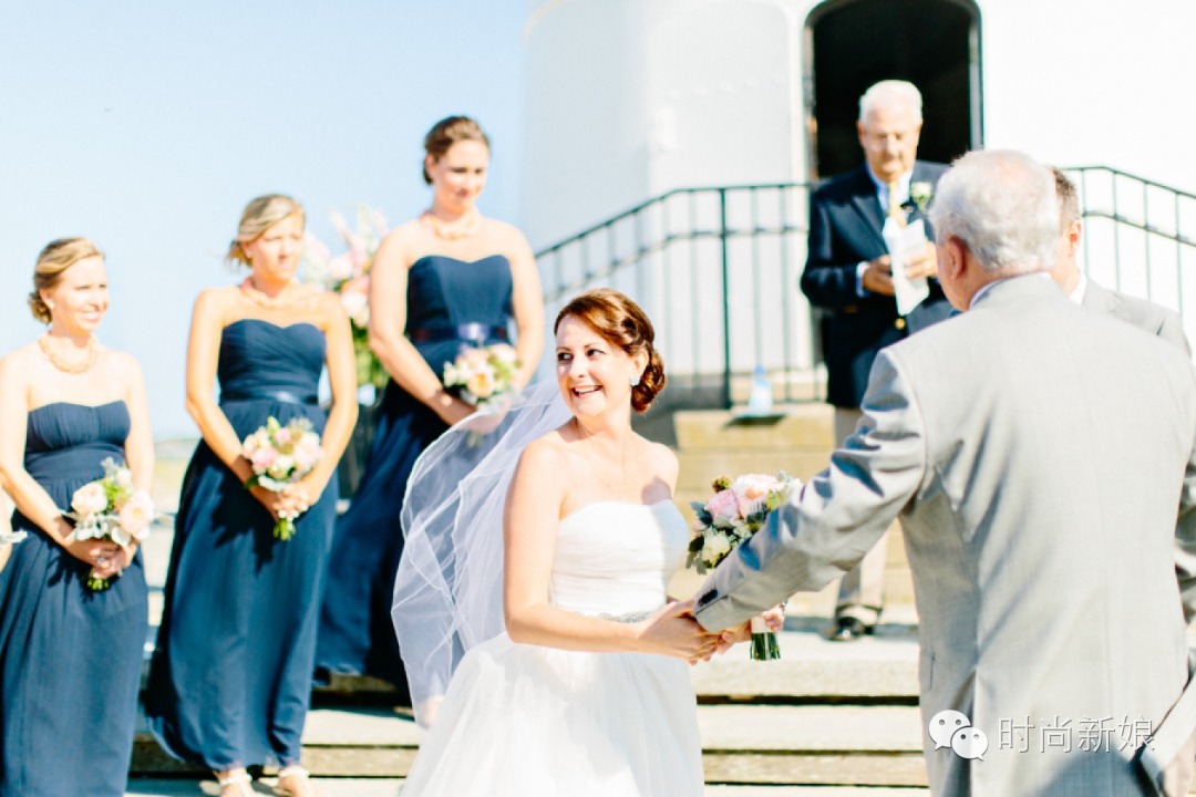 这些眼花缭乱的婚礼,竟然全在沙滩上举行