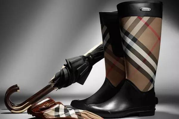 种草丨男朋友：最美不是下雨天，是你帮我付款的那双雨鞋。