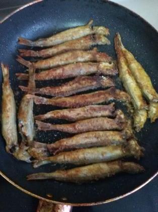 香煎多春鱼老东北,锡纸香煎多春鱼