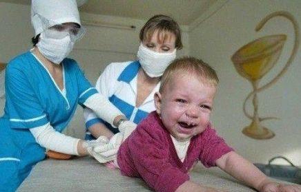 刚出生的婴儿胳膊出了一个小脓包,出生一个月的宝宝左胳膊有脓包