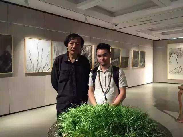 他身为美发师，却潜心钻研一株小草，短短2年竟成业界达人！