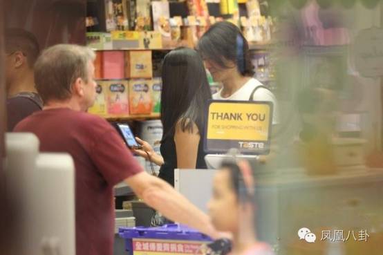 郑伊健甩邵美琪牵手梁咏琪,郑伊健和邵美琪梁咏琪