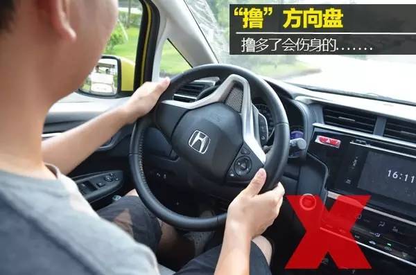 方向盘正确握法和打法,安全打方向盘