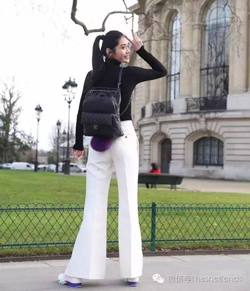 你知道就算大雨让整座城市颠倒你还可以解放双手背双肩包