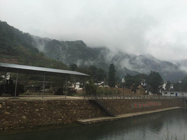 那些年，我们去金丝峡游玩路过的商南县太子坪村