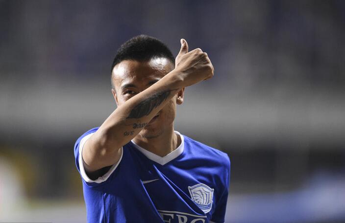 自我约束不够，他喝酒打架遭球队开除，浪子回头望国足给他一机会