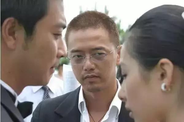 猜《余罪》傅老大是谁的男人?反正解冰是王凯背后的男人