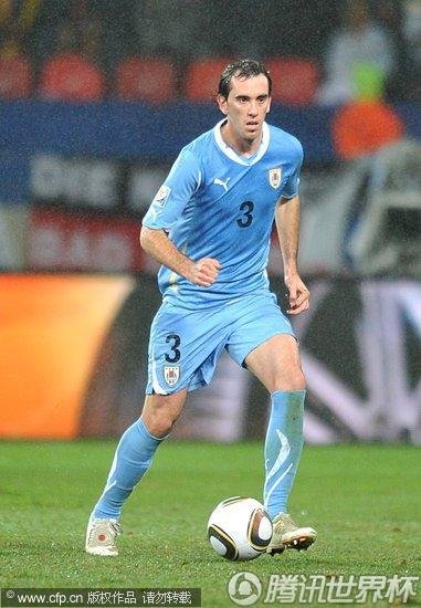 拉莫斯皮克中卫,现役足坛十大中卫拉莫斯皮克