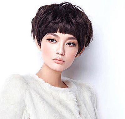 额头窄下巴宽的女人适合剪短发吗,额头宽和颧骨高怎么剪短发好看