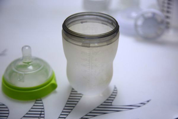 宝宝胀气是不是要换防胀气奶瓶,哪款防胀气奶瓶最好用