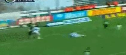 足球小易倒钩凌空射门,双人凌空倒钩足球小将