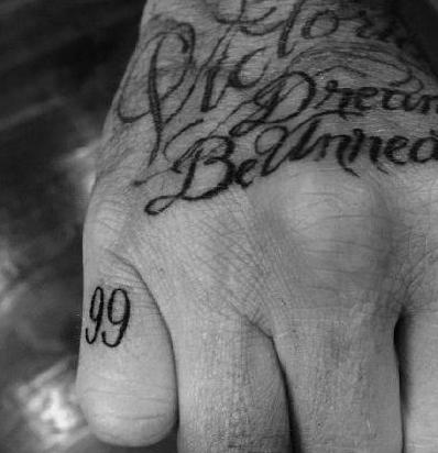 贝克汉姆为什么有那么多纹身,贝克汉姆纹身中文是什么字