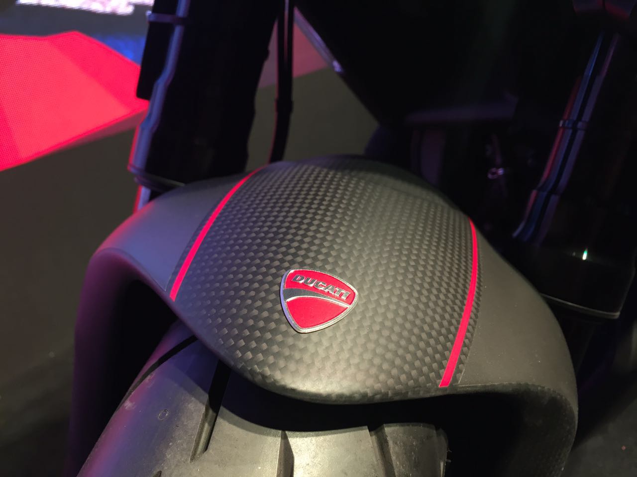 数百名杜卡迪车主齐聚北京，新款杜卡迪魔鬼Carbon现身