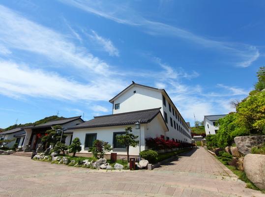 山间漂流避暑旅游,浙江深山避暑天堂住木屋