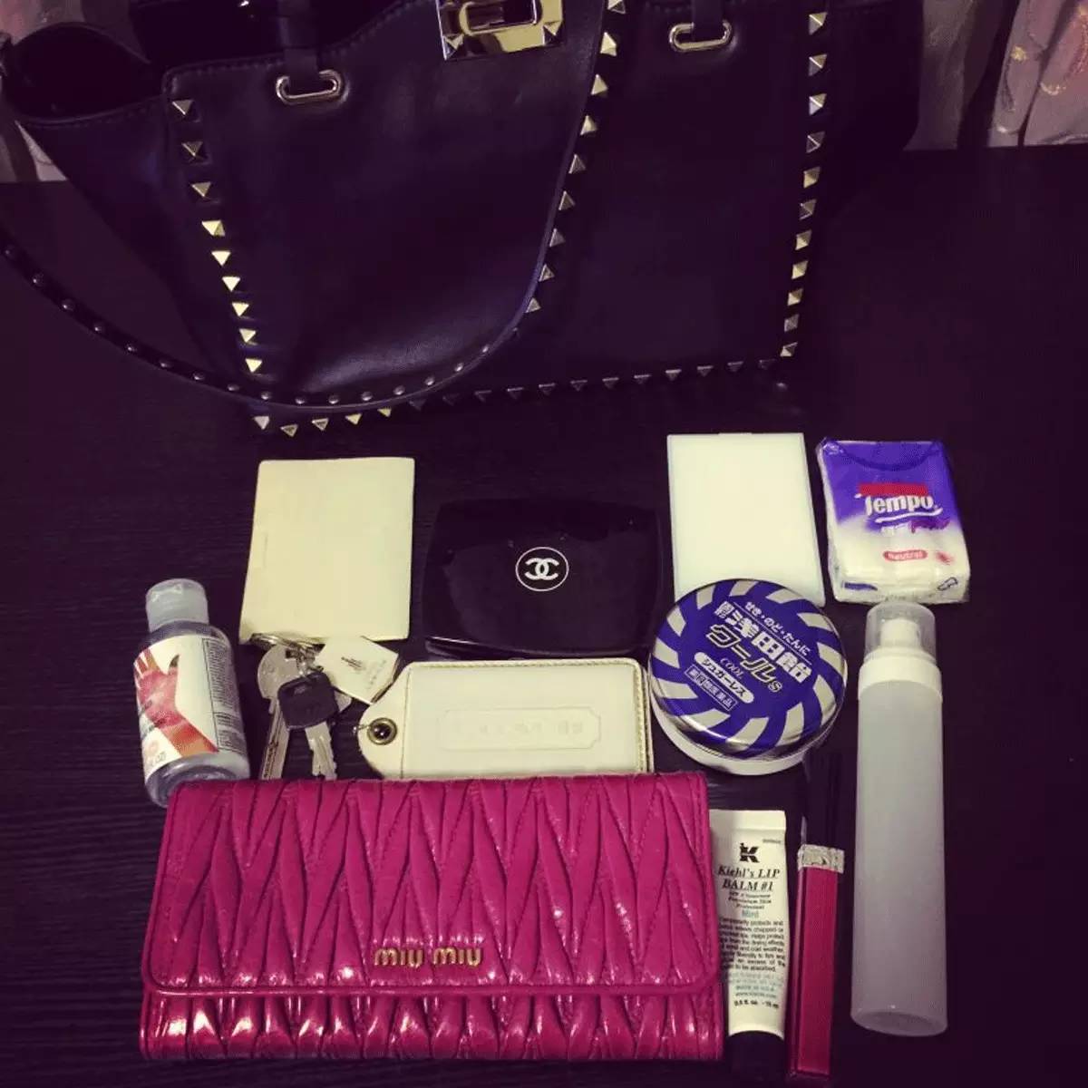 粉丝寄来了一箱包包,粉丝发来的包裹