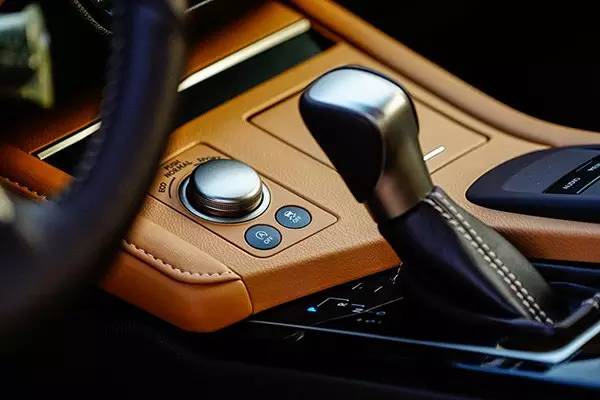 雷克萨斯es200和260动力比较,雷克萨斯es200与雅阁2.0动力比较