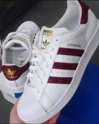 球鞋/最爱脚下那抹红，今夏潮人都得踩个它