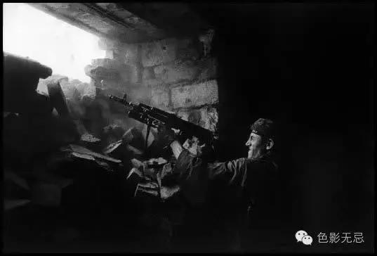 经历了枪林弹雨的岁月,经历了战场的腥风血雨