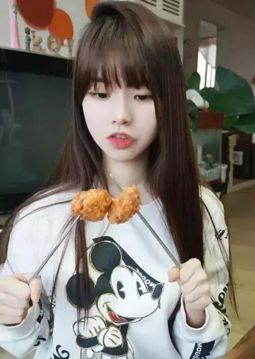 嘴唇干燥用什么唇彩最好用,唇彩防止嘴唇干裂起皮