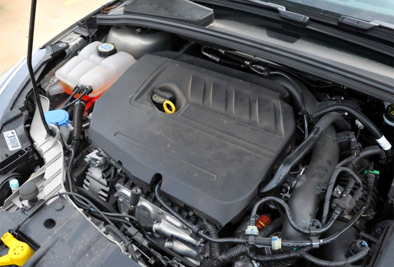 思域科鲁兹小心了，2017款阿斯顿福克斯新增了一个超屌的配置