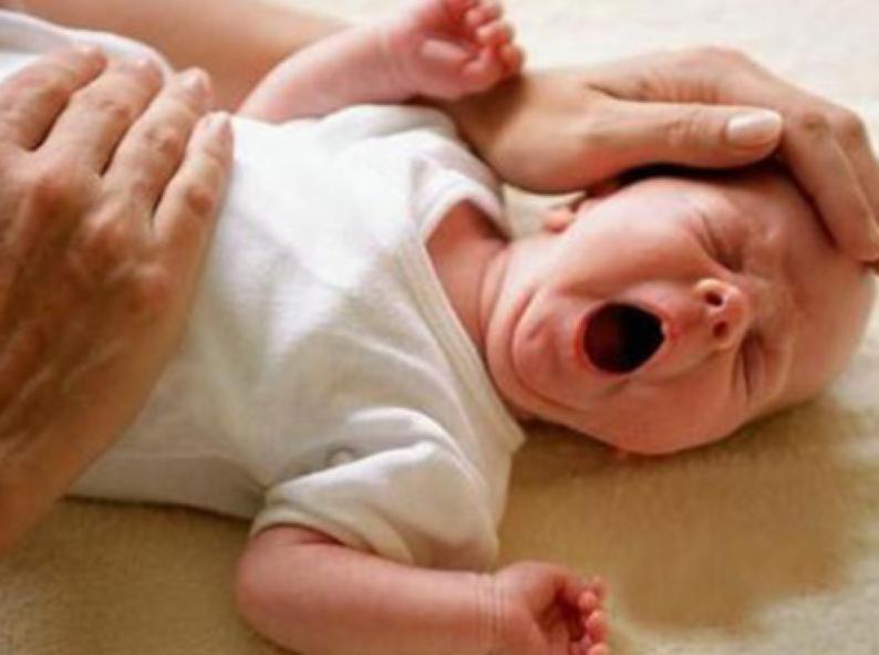 宝宝感染轮状病毒拉脱水了怎么办,宝宝感染轮状病毒腹泻怎么办