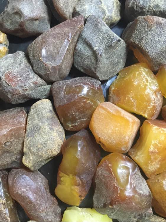 真正的蜜蜡都是什么样子的,真正蜜蜡是怎样的