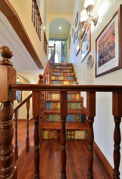 127平跃层装修现代简约风,跃层124平装修风格大全三房两卫