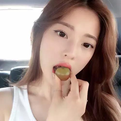 嘴唇干燥用什么唇彩最好用,唇彩防止嘴唇干裂起皮