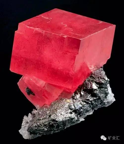 菱镁矿和菱锰矿,菱锰矿矿石图片