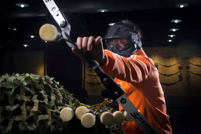 周末跟朋友喝点酒吃烧烤,周末聚会喝酒撸串