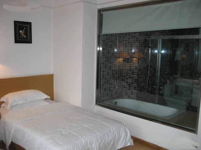 和同学外出住宿需要注意些什么,酒店房间卫生间开放式