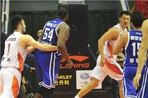 如何看待吴悠在昆明的群殴事件,吴悠打球时被对手群殴