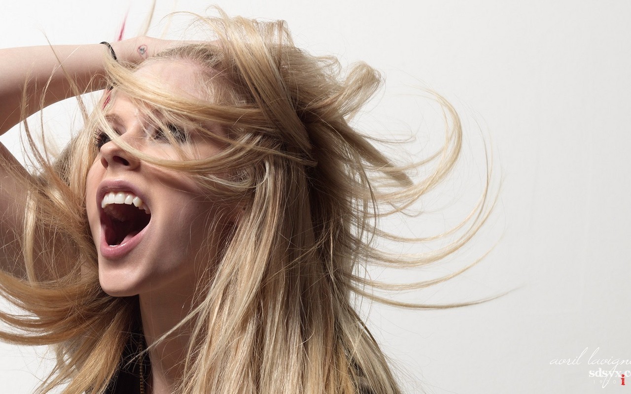 艾薇儿·拉维尼（AvrilLavigne），不仅长得漂亮，歌唱的也相当棒