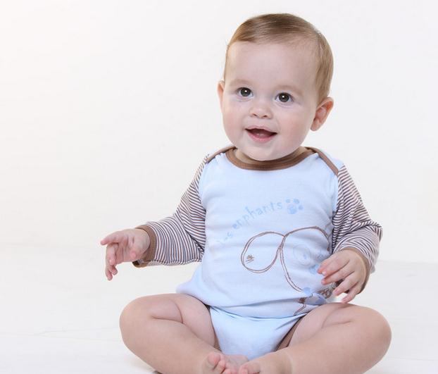 3岁多宝宝有便血怎么回事,宝宝便血三天了鲜红不痛能自愈吗