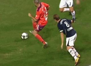 足球场上那些尴尬的瞬间,足球场上的尴尬时刻