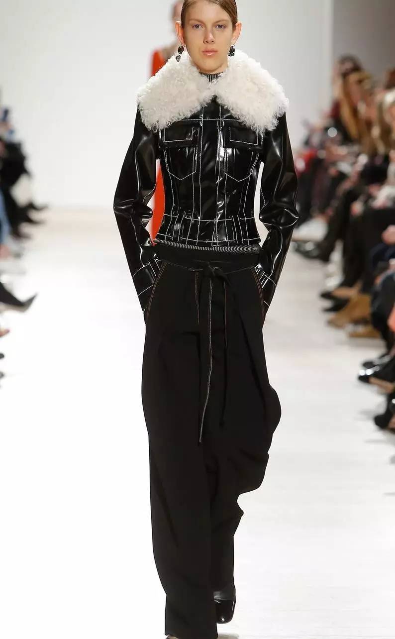 怎么判断一件衣服该不该留下来,怎样判断一件衣服值不值得买