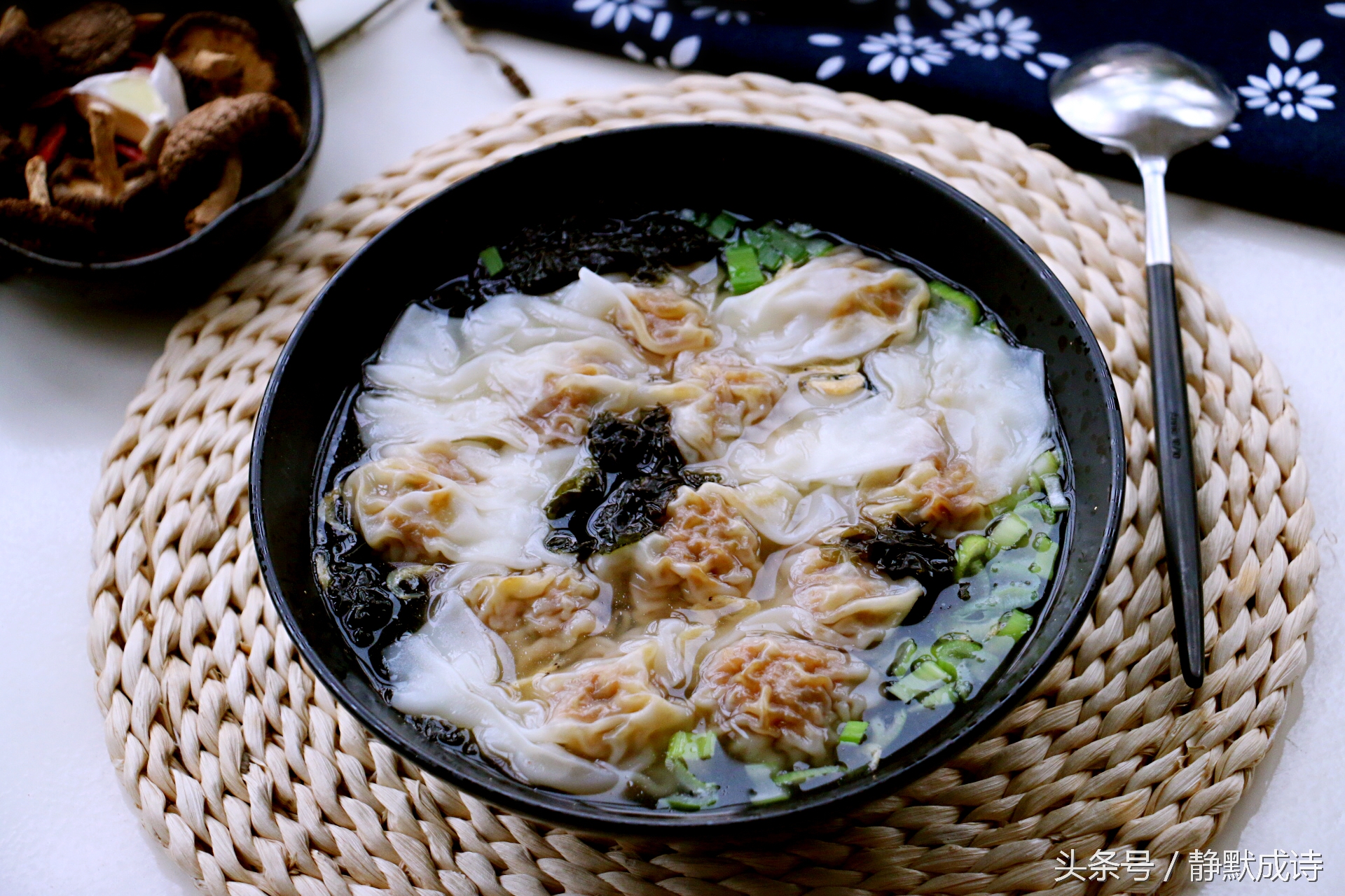 怎样包馄饨又香又好吃,馄饨这样包好吃到停不下来