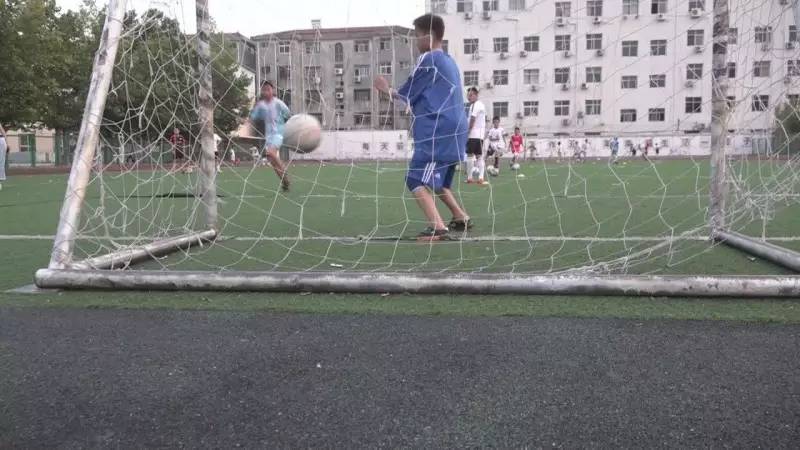 足球进校园的意义,足球进了校队