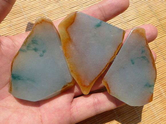 翡翠有裂纹正常吗,有裂纹的翡翠价值