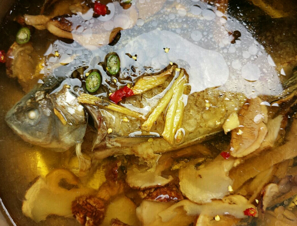 不用油煎的炖鲫鱼家常做法,炖鲫鱼最好吃的做法